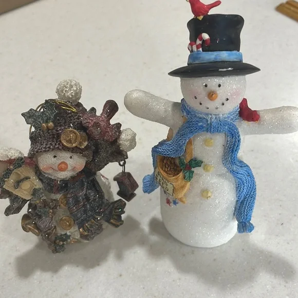 2 snowmen. - Picture 1 of 6